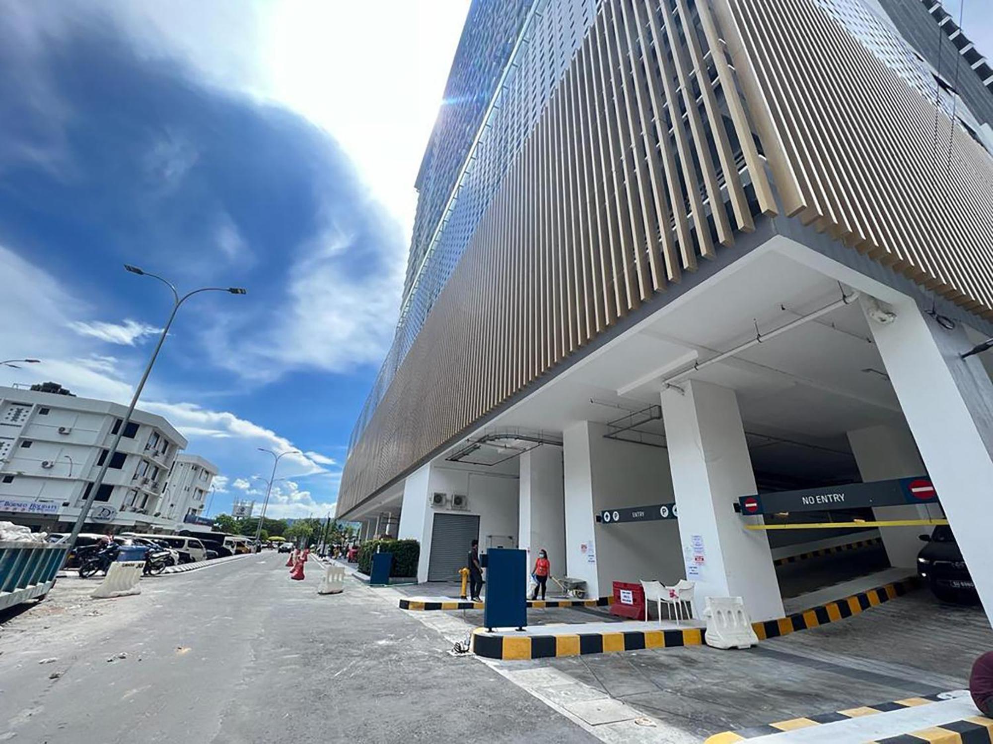 The Shore Cbd Kota Kinabalu By Laxzone Suite Exterior foto