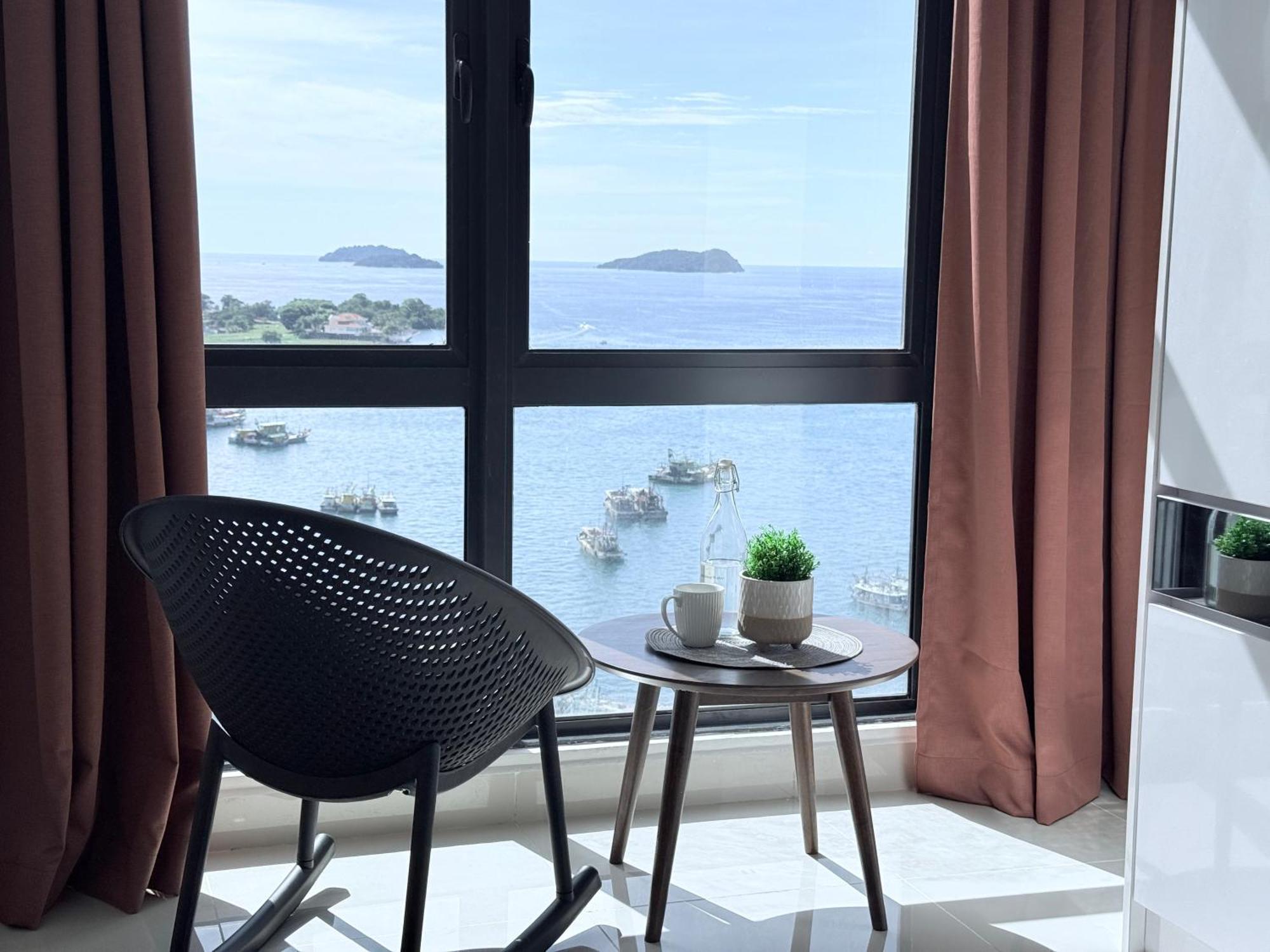 The Shore Cbd Kota Kinabalu By Laxzone Suite Exterior foto